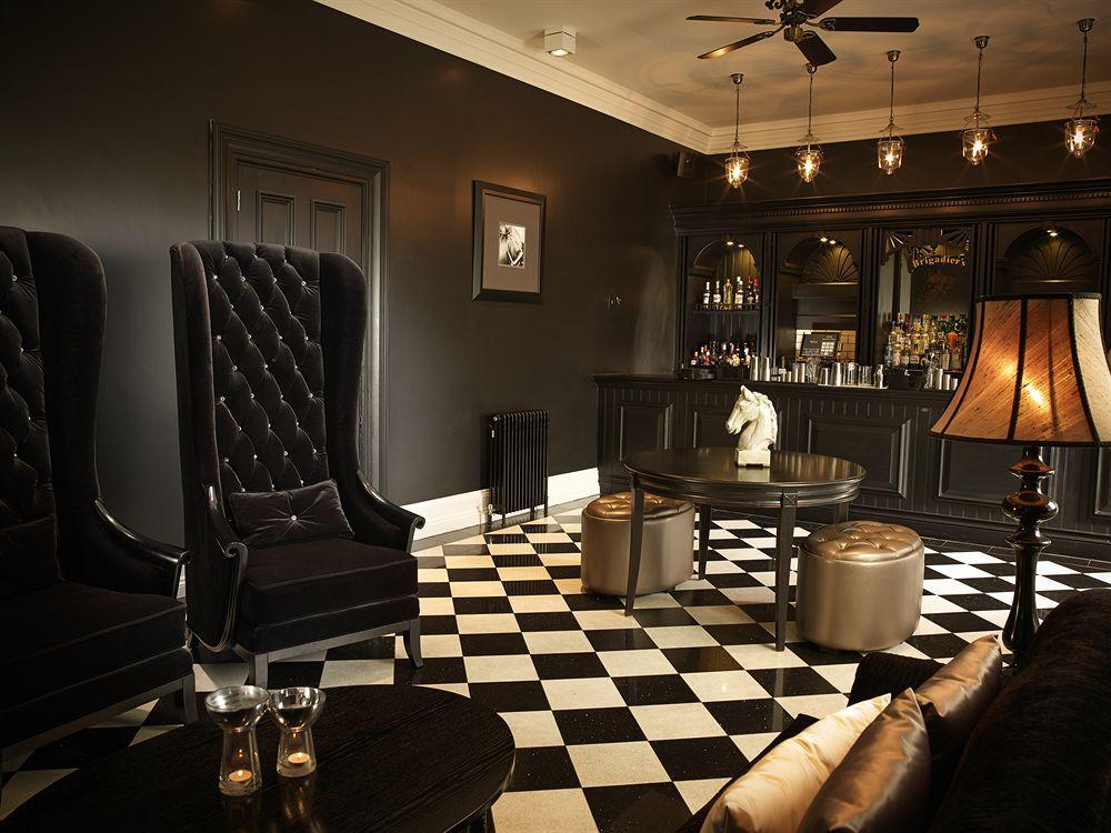 Paddocks House Hotel Нюмаркет Екстериор снимка